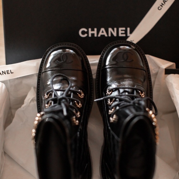 NEW Chanel Brave Leather Quilted Combat Boots - Patent Black NIB - Picture 3 of 3